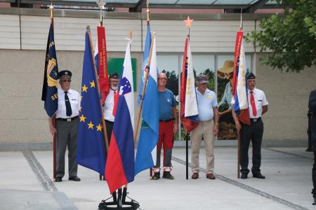 Spominska svečanost na Trgu talcev 